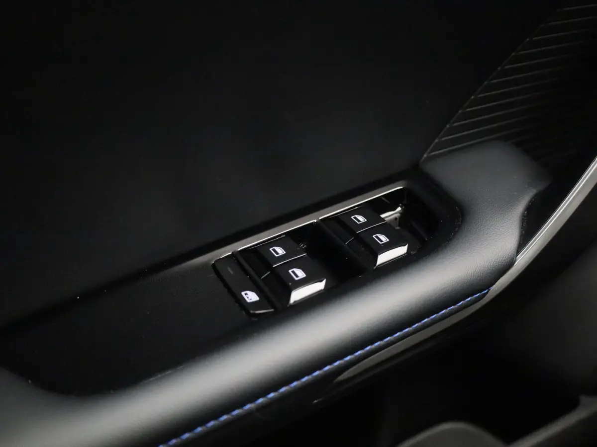 Long Range 64kWh Luxury | Navi | 360 Camera | Led Koplampen | Apple Carplay | Keyless Entry & Go |