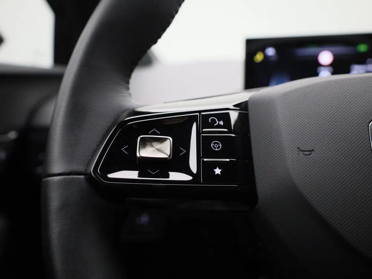 Long Range 64kWh Luxury | Navi | 360 Camera | Led Koplampen | Apple Carplay | Keyless Entry & Go |