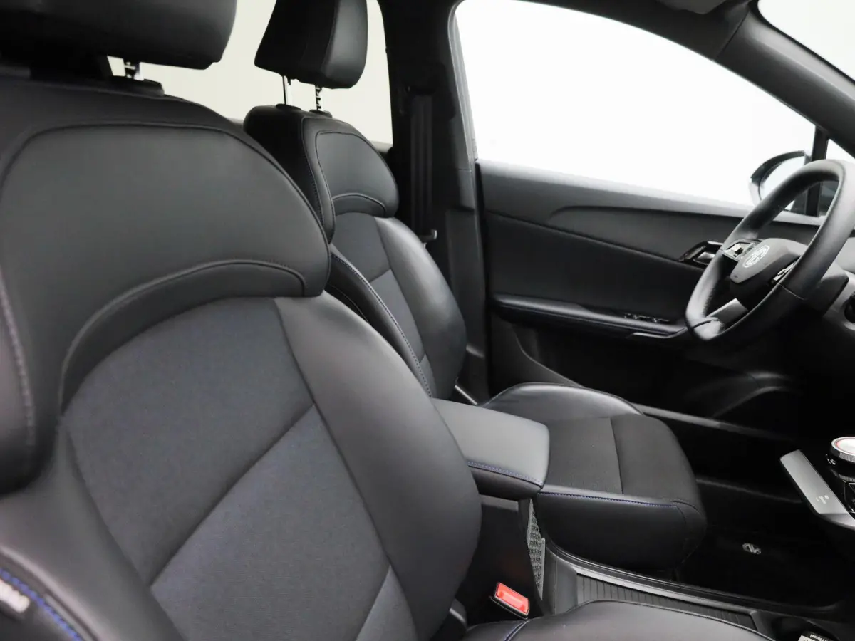 Long Range 64kWh Luxury | Navi | 360 Camera | Led Koplampen | Apple Carplay | Keyless Entry & Go |