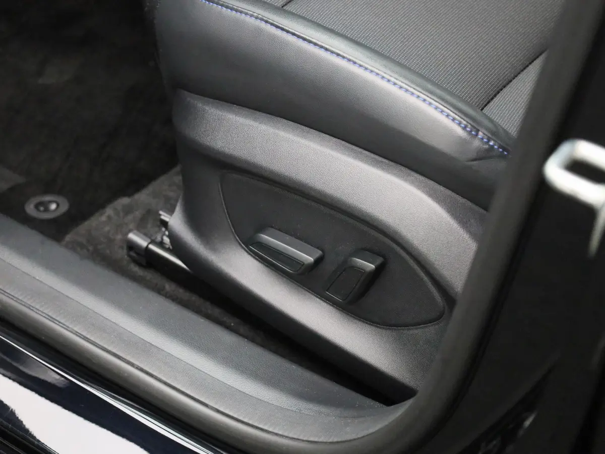 Long Range 64kWh Luxury | Navi | 360 Camera | Led Koplampen | Apple Carplay | Keyless Entry & Go |