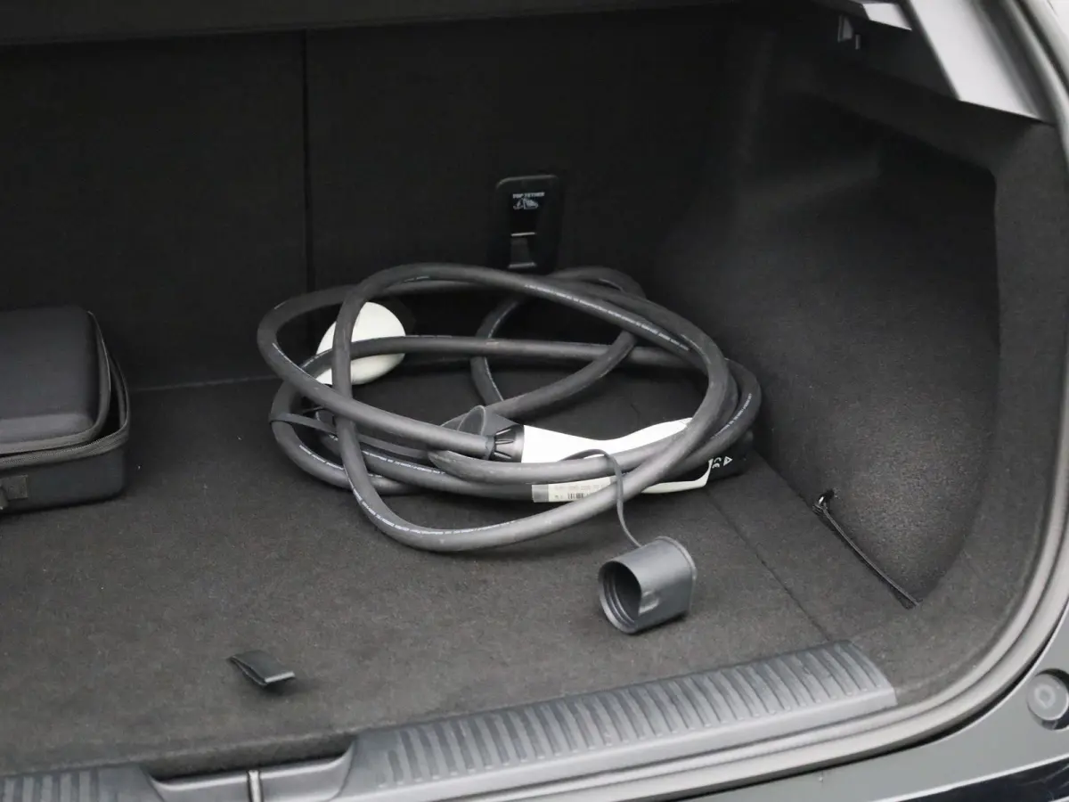 Long Range 64kWh Luxury | Navi | 360 Camera | Led Koplampen | Apple Carplay | Keyless Entry & Go |