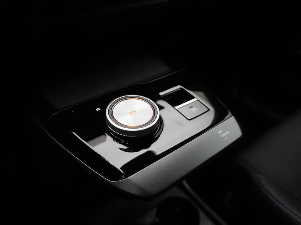 Long Range 64kWh Luxury | Navi | 360 Camera | Led Koplampen | Apple Carplay | Keyless Entry & Go |