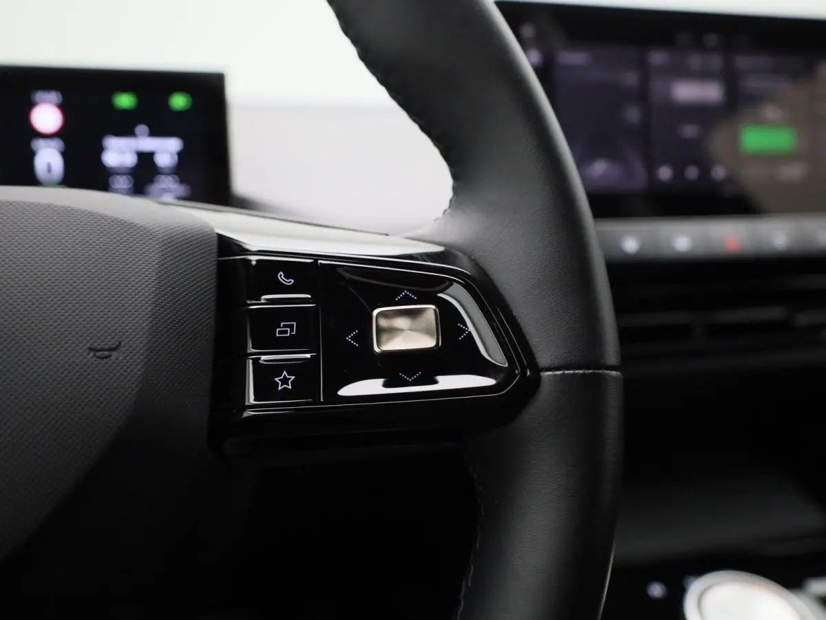 Long Range 64kWh Luxury | Navi | 360 Camera | Led Koplampen | Apple Carplay | Keyless Entry & Go |