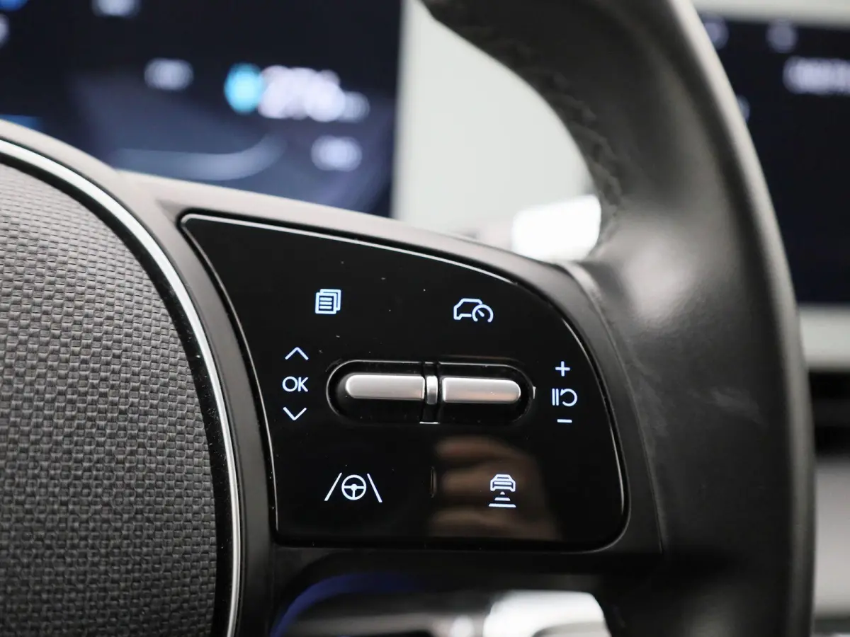 58kWh Core AUTOMAAT | ADAPTIEVE CRUISE | NAVIGATIE | CAMERA | APPLE CARPLAY | PDC | LMV | WINTERPAKKET | DAB | ELEKTRISCHE KOFFERKLEP |