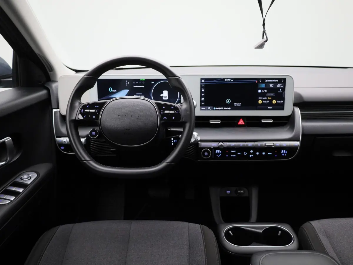 58kWh Core AUTOMAAT | ADAPTIEVE CRUISE | NAVIGATIE | CAMERA | APPLE CARPLAY | PDC | LMV | WINTERPAKKET | DAB | ELEKTRISCHE KOFFERKLEP |