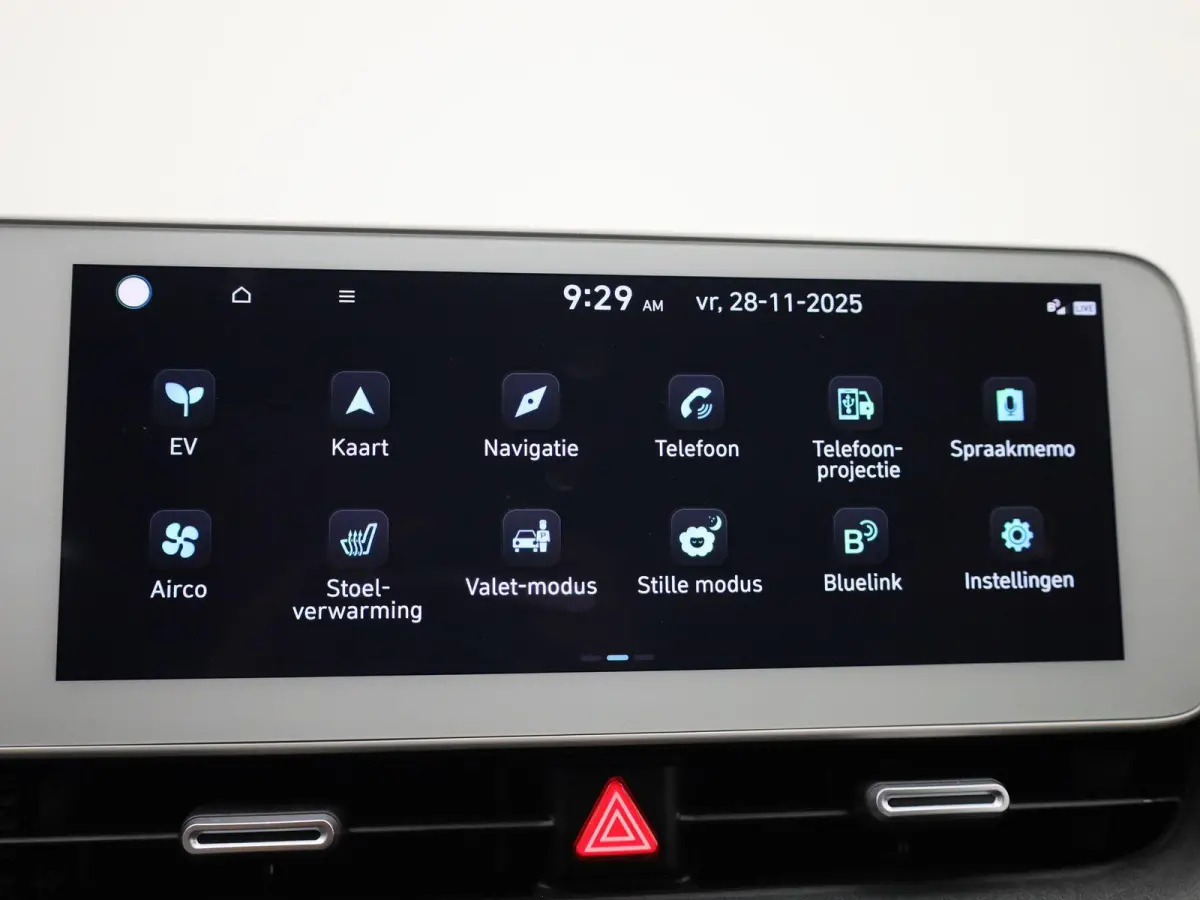 58kWh Core AUTOMAAT | ADAPTIEVE CRUISE | NAVIGATIE | CAMERA | APPLE CARPLAY | PDC | LMV | WINTERPAKKET | DAB | ELEKTRISCHE KOFFERKLEP |