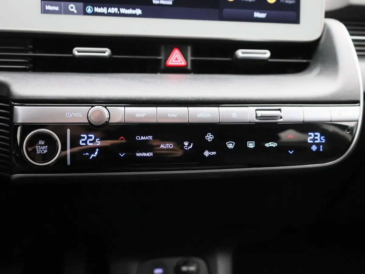 58kWh Core AUTOMAAT | ADAPTIEVE CRUISE | NAVIGATIE | CAMERA | APPLE CARPLAY | PDC | LMV | WINTERPAKKET | DAB | ELEKTRISCHE KOFFERKLEP |