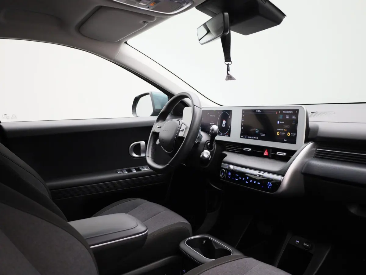 58kWh Core AUTOMAAT | ADAPTIEVE CRUISE | NAVIGATIE | CAMERA | APPLE CARPLAY | PDC | LMV | WINTERPAKKET | DAB | ELEKTRISCHE KOFFERKLEP |