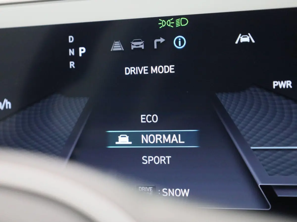 58kWh Core AUTOMAAT | ADAPTIEVE CRUISE | NAVIGATIE | CAMERA | APPLE CARPLAY | PDC | LMV | WINTERPAKKET | DAB | ELEKTRISCHE KOFFERKLEP |