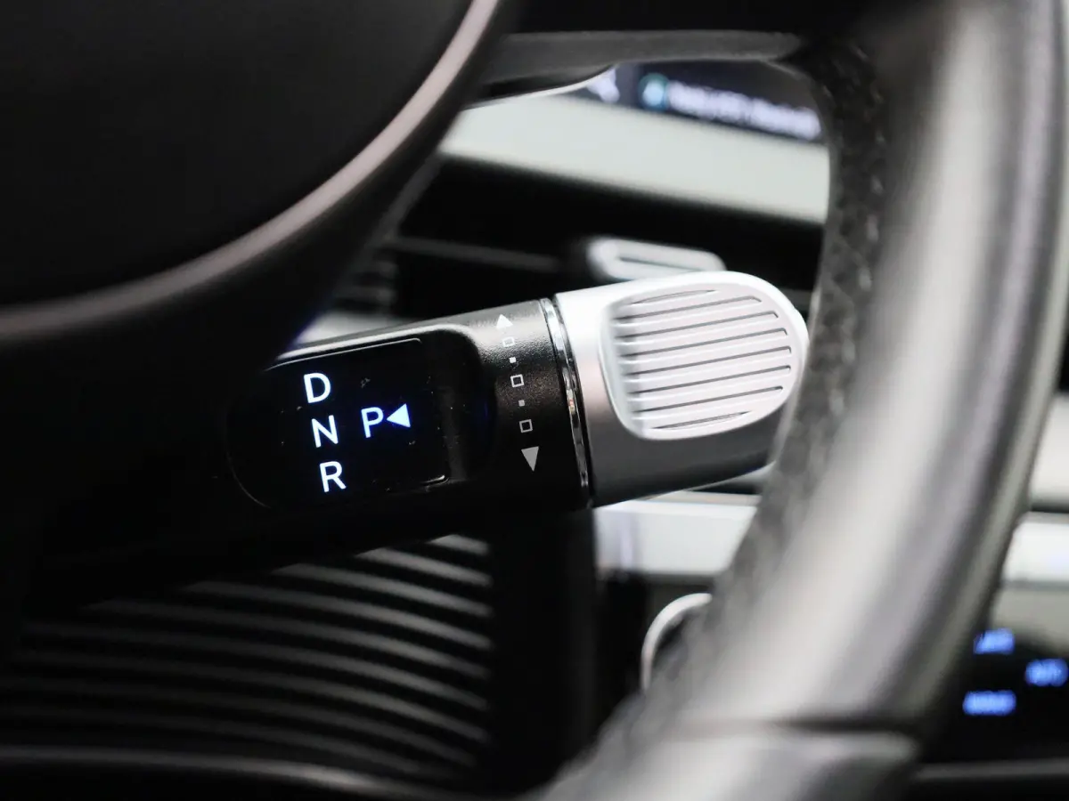 58kWh Core AUTOMAAT | ADAPTIEVE CRUISE | NAVIGATIE | CAMERA | APPLE CARPLAY | PDC | LMV | WINTERPAKKET | DAB | ELEKTRISCHE KOFFERKLEP |