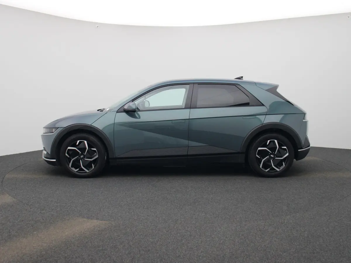58kWh Core AUTOMAAT | ADAPTIEVE CRUISE | NAVIGATIE | CAMERA | APPLE CARPLAY | PDC | LMV | WINTERPAKKET | DAB | ELEKTRISCHE KOFFERKLEP |