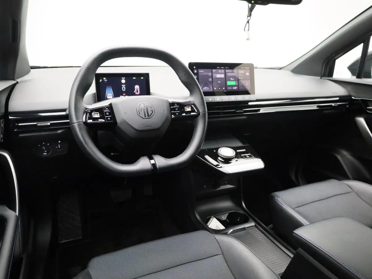 Long Range 64kWh Luxury | Navi | 360 Camera | Led Koplampen | Apple Carplay | Keyless Entry & Go |