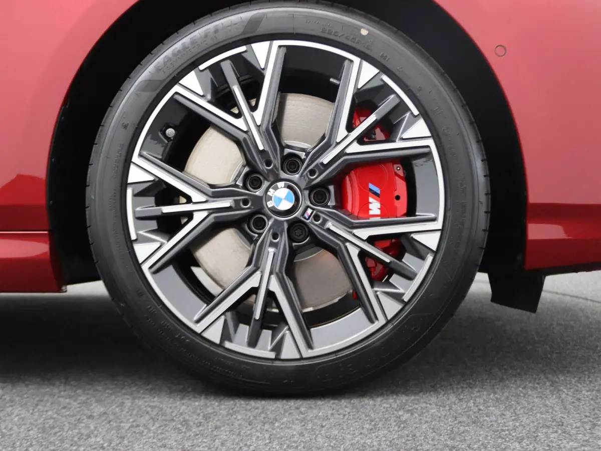120 M Sportpakket Pro | Premium Pack | Achteruitrijcamera | Extra Getint Glas | Driving Assistant | 18''