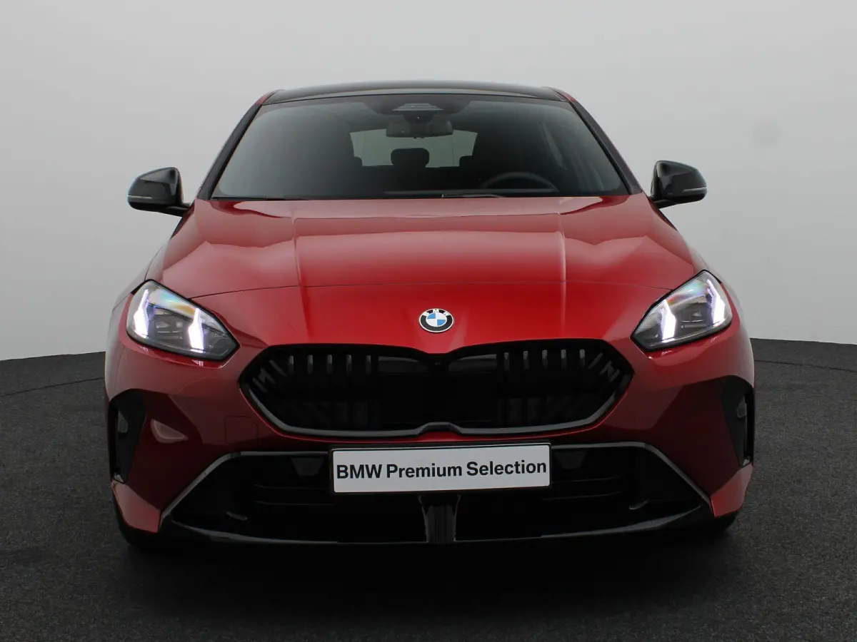 120 M Sportpakket Pro | Premium Pack | Achteruitrijcamera | Extra Getint Glas | Driving Assistant | 18''