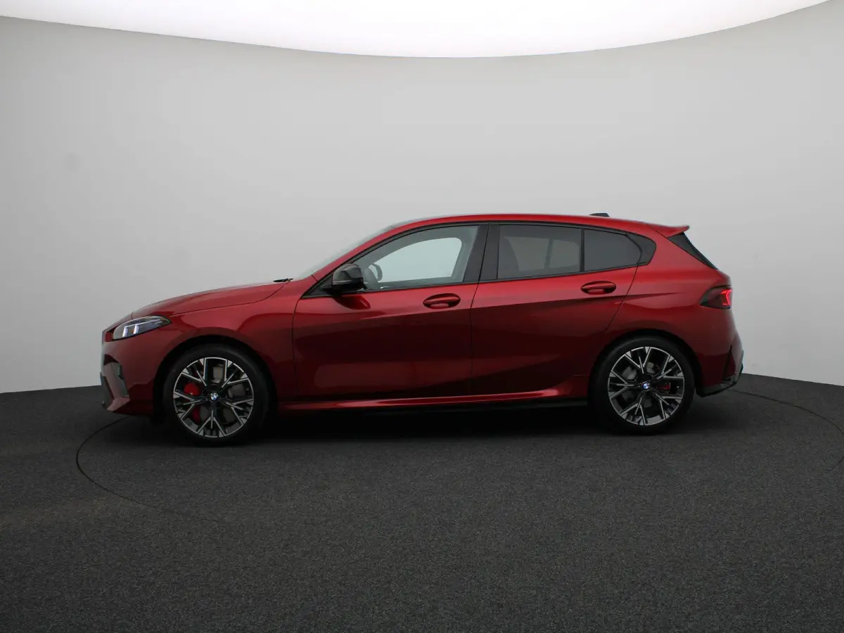 120 M Sportpakket Pro | Premium Pack | Achteruitrijcamera | Extra Getint Glas | Driving Assistant | 18''