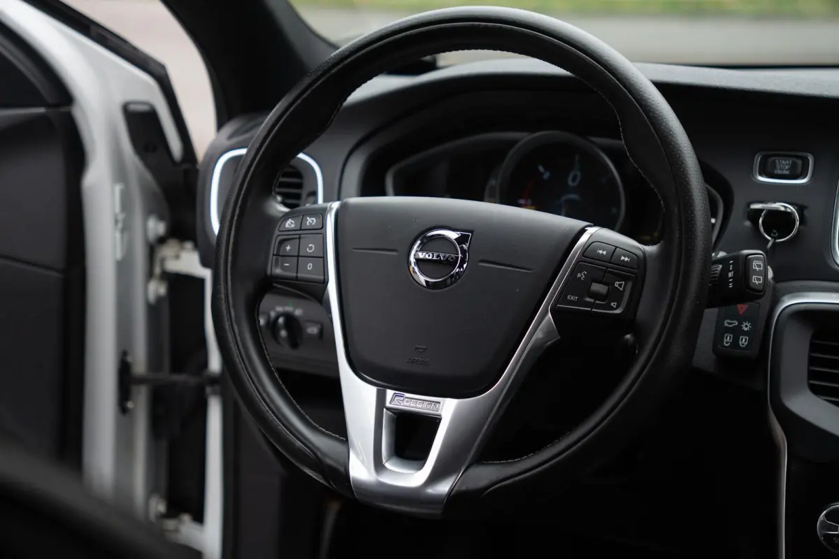 2.0 D3 R-Design Automaat|1ste Eig.|Org NL NAP|BTW Auto|Trekhaak|Full LED|Standkachel|Stoelverwarming