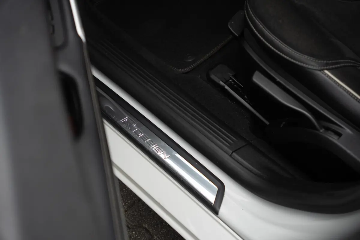 2.0 D3 R-Design Automaat|1ste Eig.|Org NL NAP|BTW Auto|Trekhaak|Full LED|Standkachel|Stoelverwarming