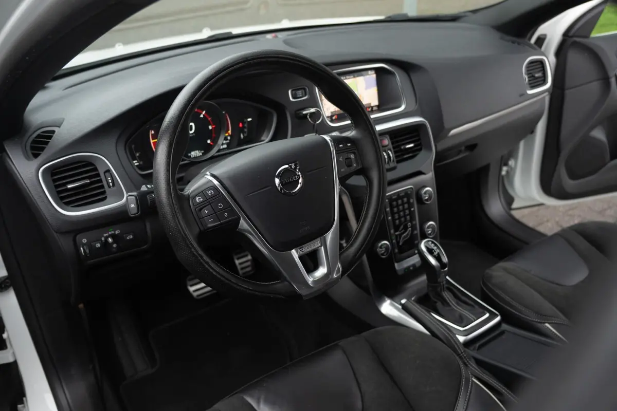 2.0 D3 R-Design Automaat|1ste Eig.|Org NL NAP|BTW Auto|Trekhaak|Full LED|Standkachel|Stoelverwarming