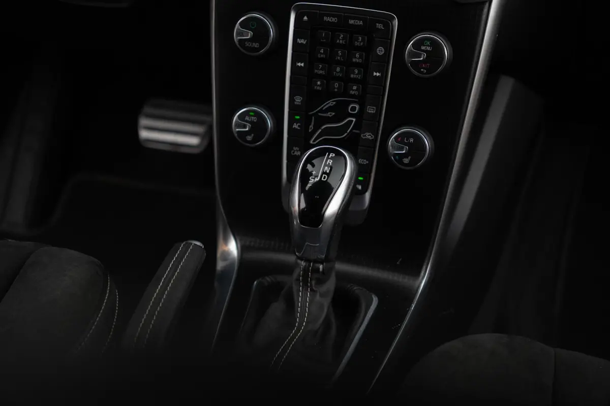 2.0 D3 R-Design Automaat|1ste Eig.|Org NL NAP|BTW Auto|Trekhaak|Full LED|Standkachel|Stoelverwarming