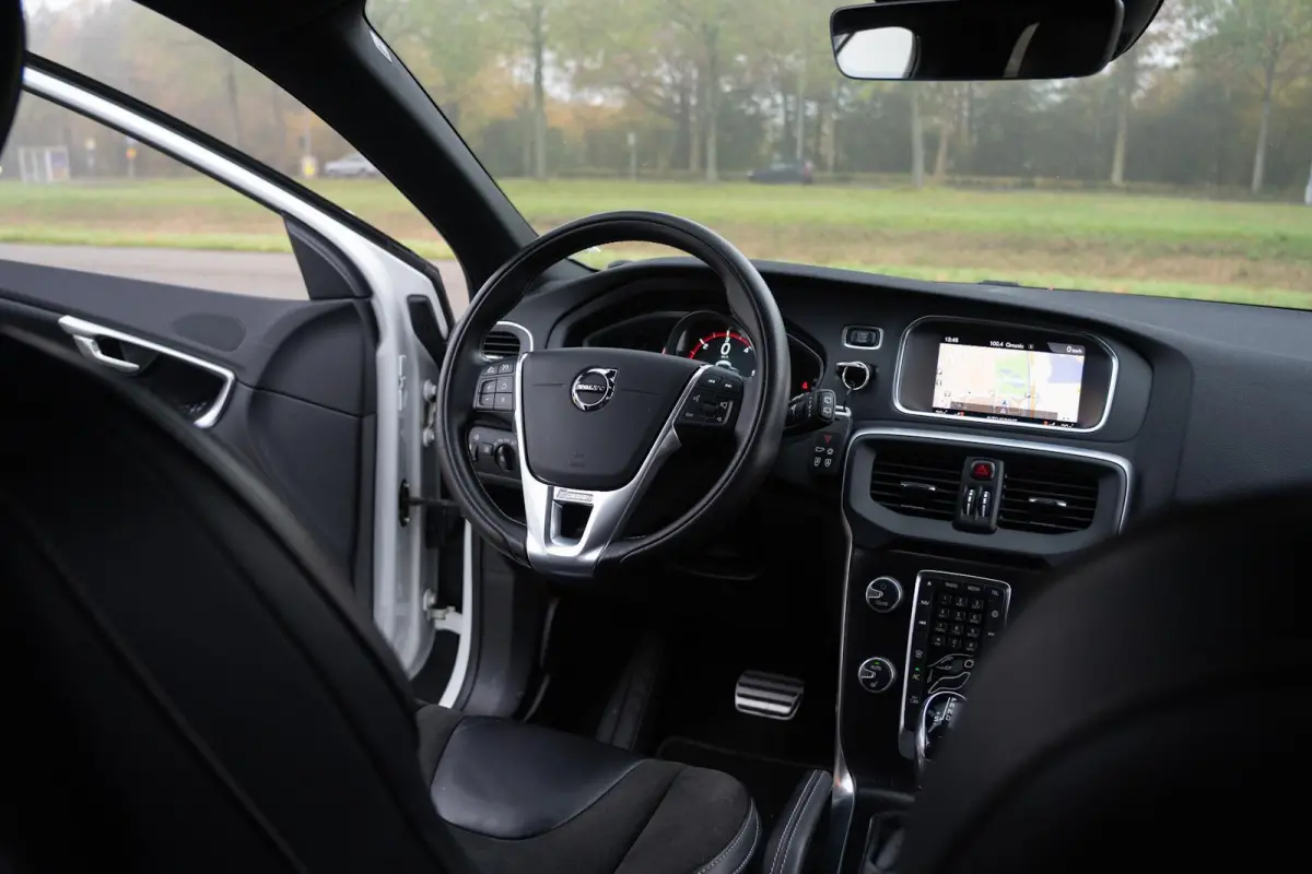 2.0 D3 R-Design Automaat|1ste Eig.|Org NL NAP|BTW Auto|Trekhaak|Full LED|Standkachel|Stoelverwarming