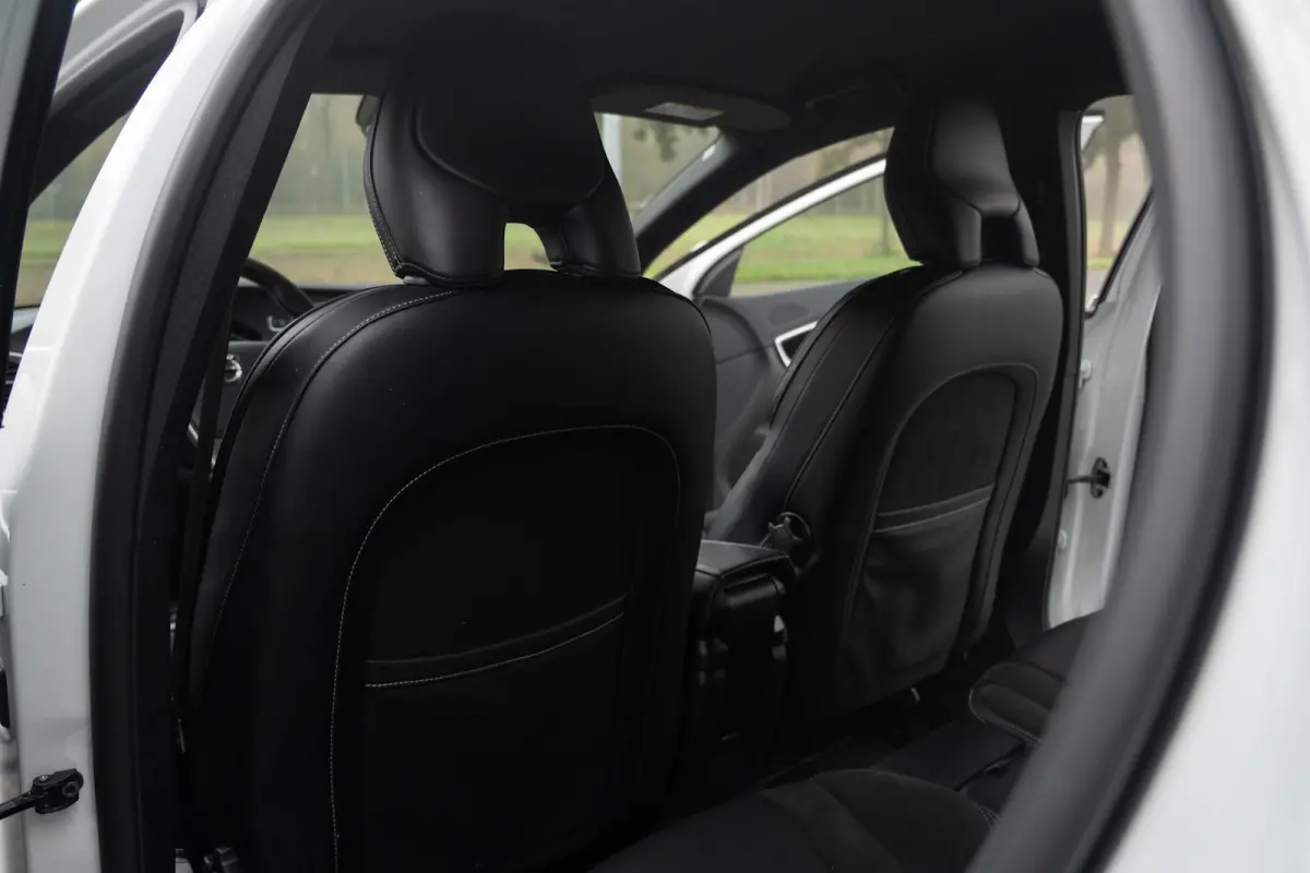 2.0 D3 R-Design Automaat|1ste Eig.|Org NL NAP|BTW Auto|Trekhaak|Full LED|Standkachel|Stoelverwarming