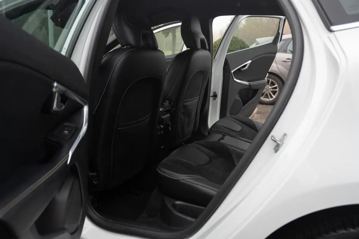 2.0 D3 R-Design Automaat|1ste Eig.|Org NL NAP|BTW Auto|Trekhaak|Full LED|Standkachel|Stoelverwarming