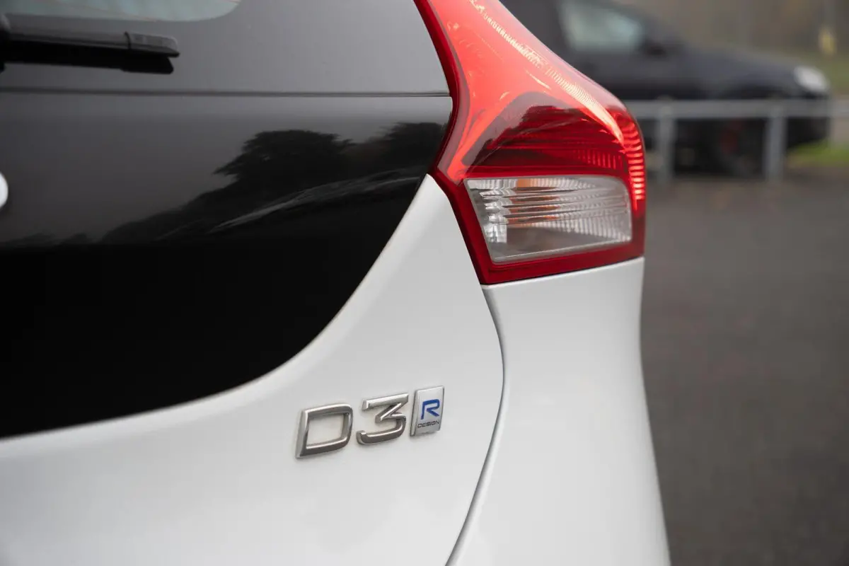 2.0 D3 R-Design Automaat|1ste Eig.|Org NL NAP|BTW Auto|Trekhaak|Full LED|Standkachel|Stoelverwarming