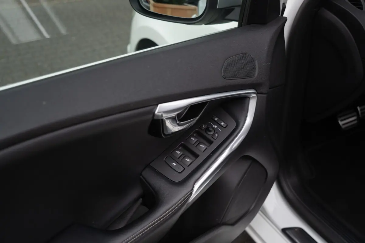 2.0 D3 R-Design Automaat|1ste Eig.|Org NL NAP|BTW Auto|Trekhaak|Full LED|Standkachel|Stoelverwarming