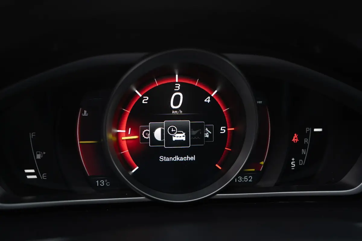 2.0 D3 R-Design Automaat|1ste Eig.|Org NL NAP|BTW Auto|Trekhaak|Full LED|Standkachel|Stoelverwarming