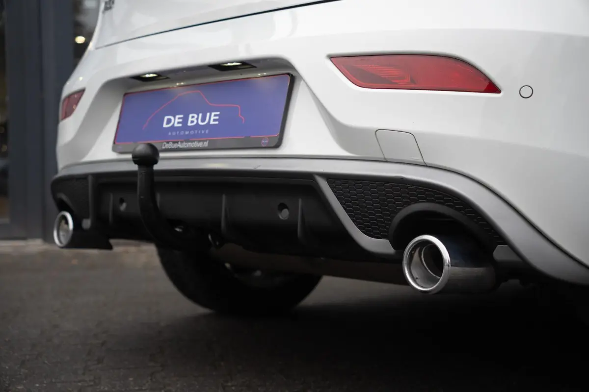 2.0 D3 R-Design Automaat|1ste Eig.|Org NL NAP|BTW Auto|Trekhaak|Full LED|Standkachel|Stoelverwarming