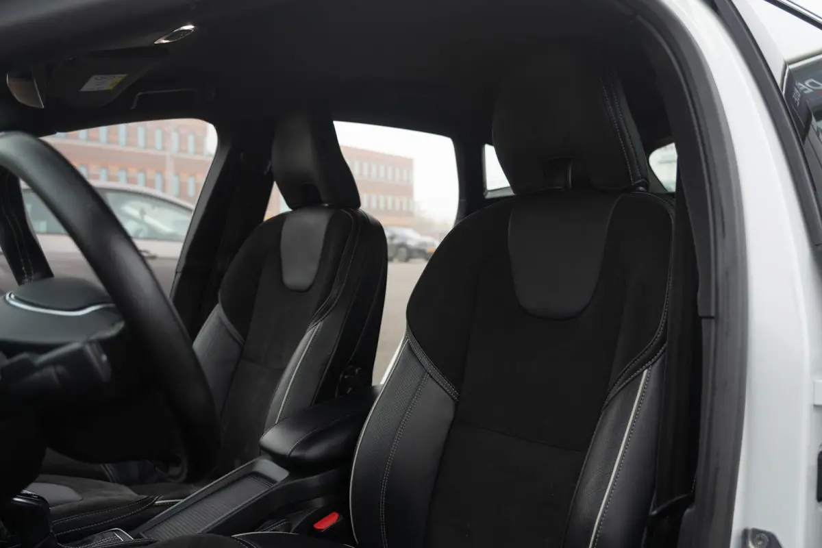 2.0 D3 R-Design Automaat|1ste Eig.|Org NL NAP|BTW Auto|Trekhaak|Full LED|Standkachel|Stoelverwarming
