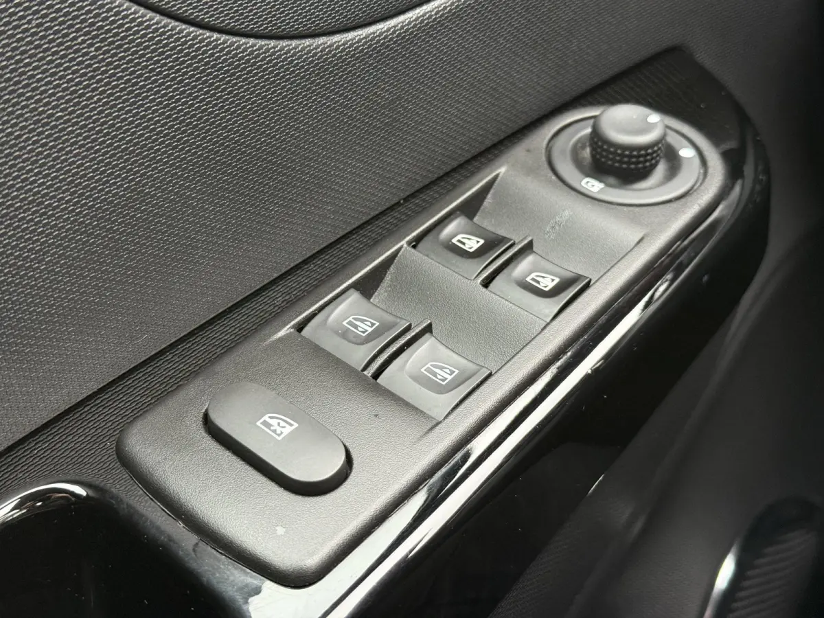 1.2 TCe Xmod 1e Eigenaar,Trekhaak,Camera,Navi,Stoelverw,Keyless,Halfleder,Lm velgen,120pk,Automaat,Pdc,Apk tot 03-2027