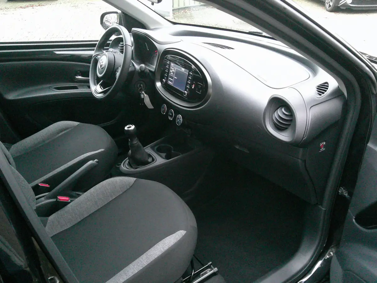 1.0 VVT-i MT Play