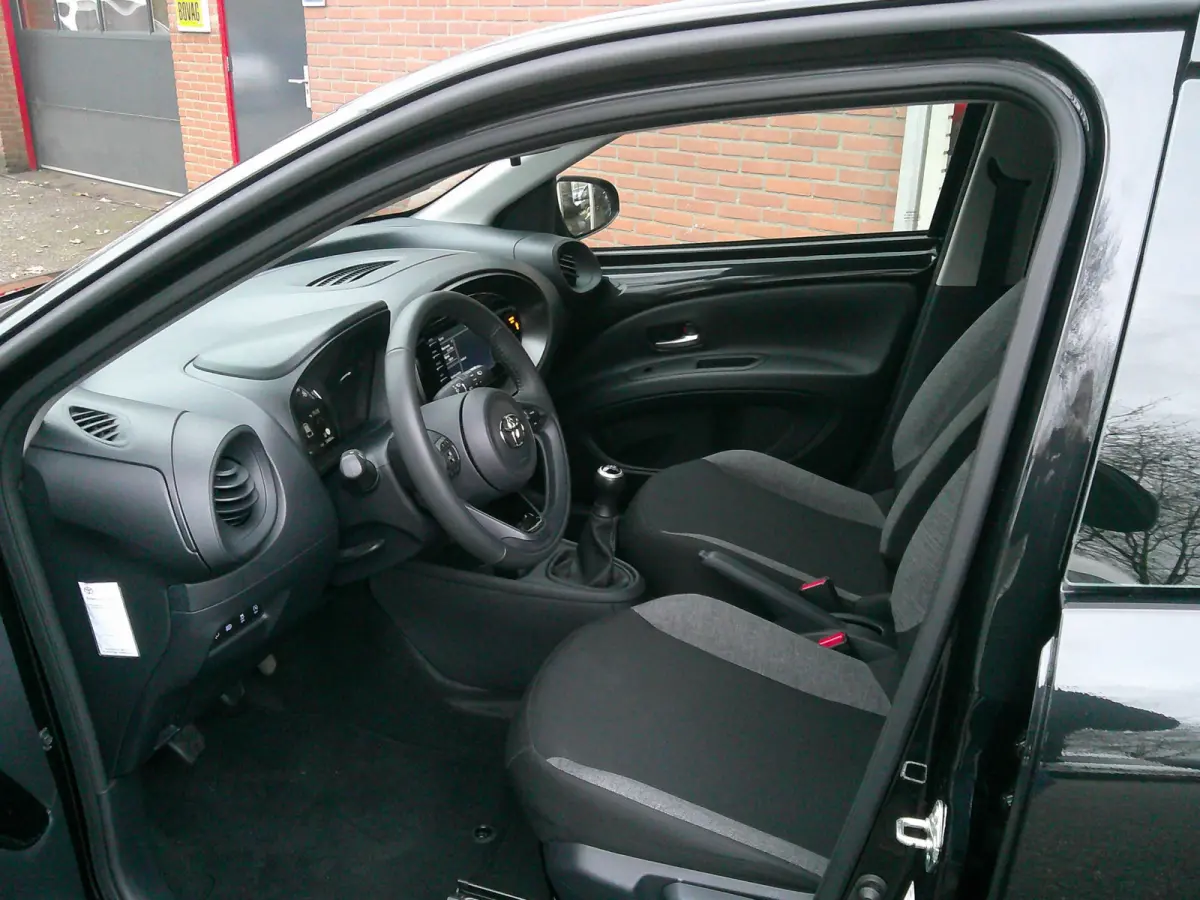 1.0 VVT-i MT Play