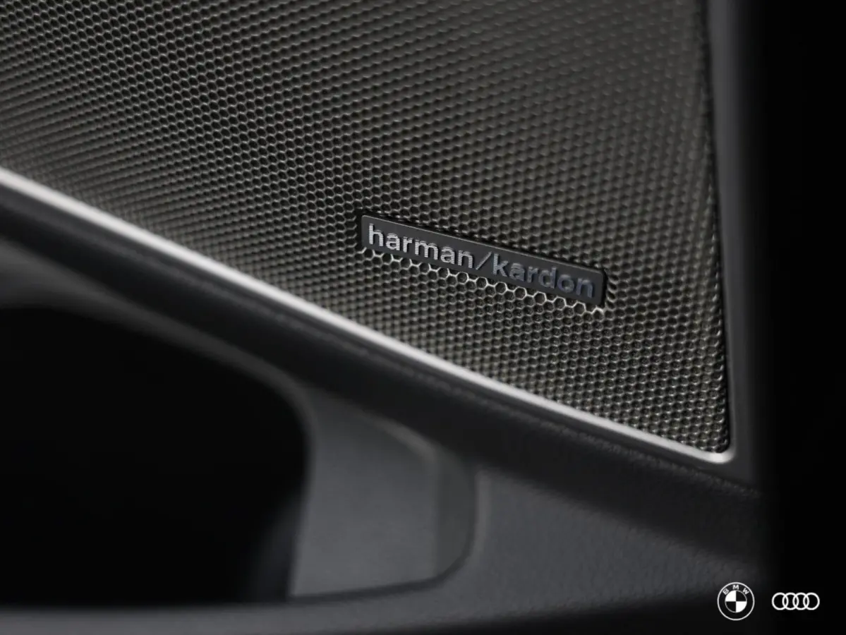 330e M SPORT / PANODAK / ACC / HARMANKARDON / TREKHAAK / 19"