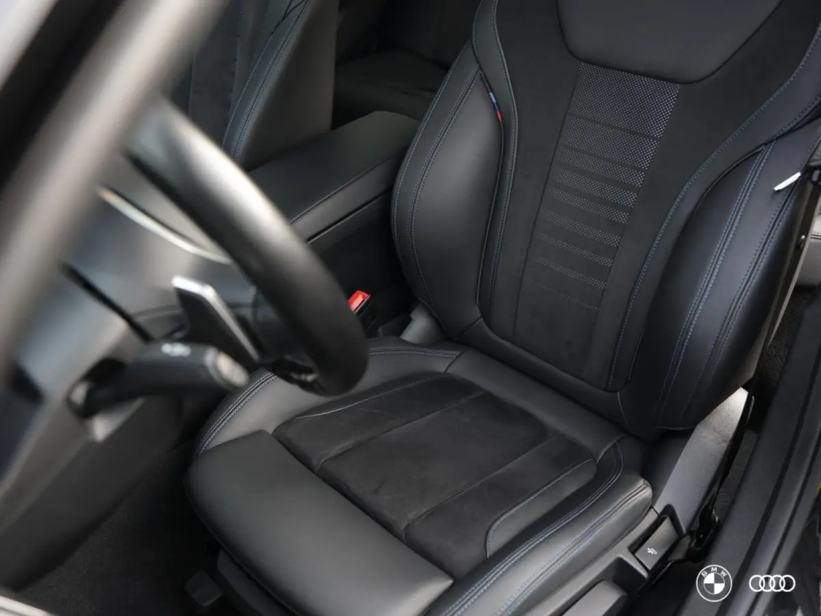 330e M SPORT / PANODAK / ACC / HARMANKARDON / TREKHAAK / 19"