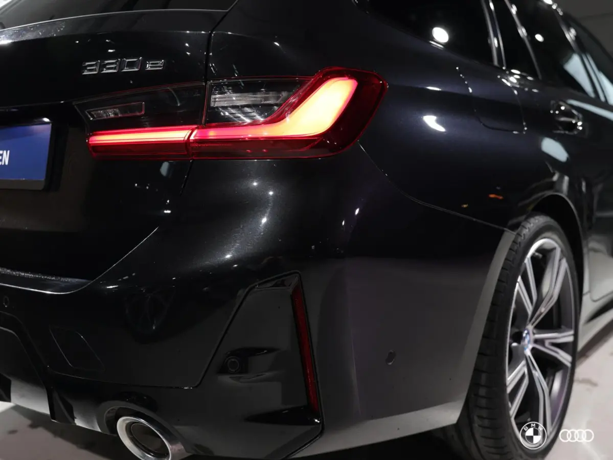 330e M SPORT / PANODAK / ACC / HARMANKARDON / TREKHAAK / 19"