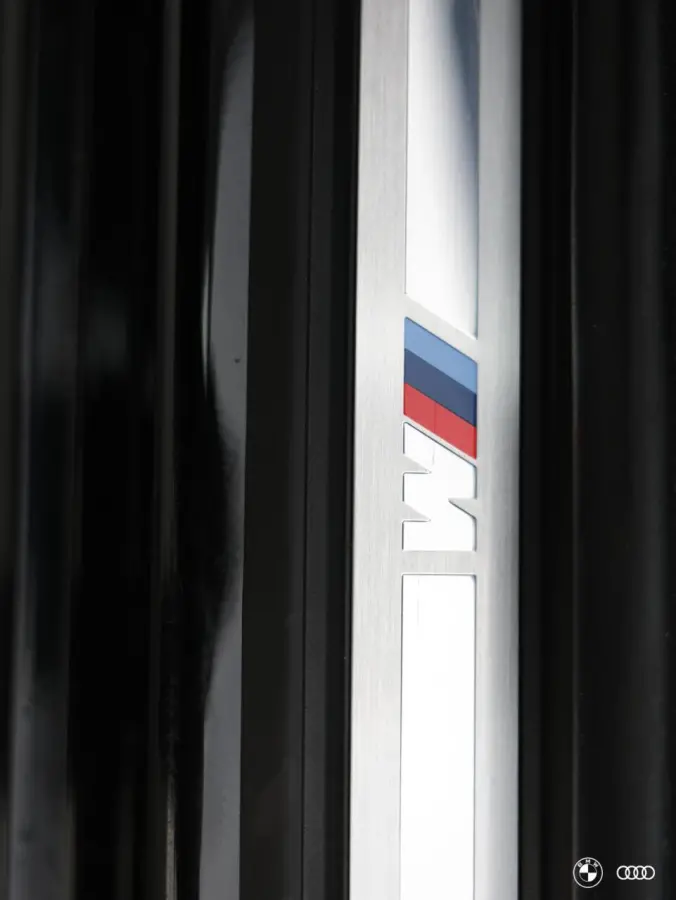 330e M SPORT / PANODAK / ACC / HARMANKARDON / TREKHAAK / 19"
