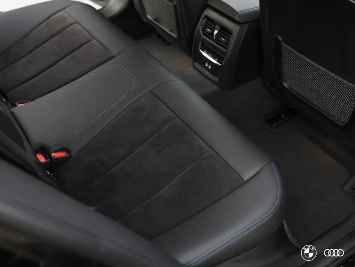 330e M SPORT / PANODAK / ACC / HARMANKARDON / TREKHAAK / 19"