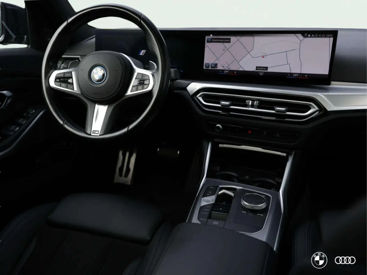 330e M SPORT / PANODAK / ACC / HARMANKARDON / TREKHAAK / 19"