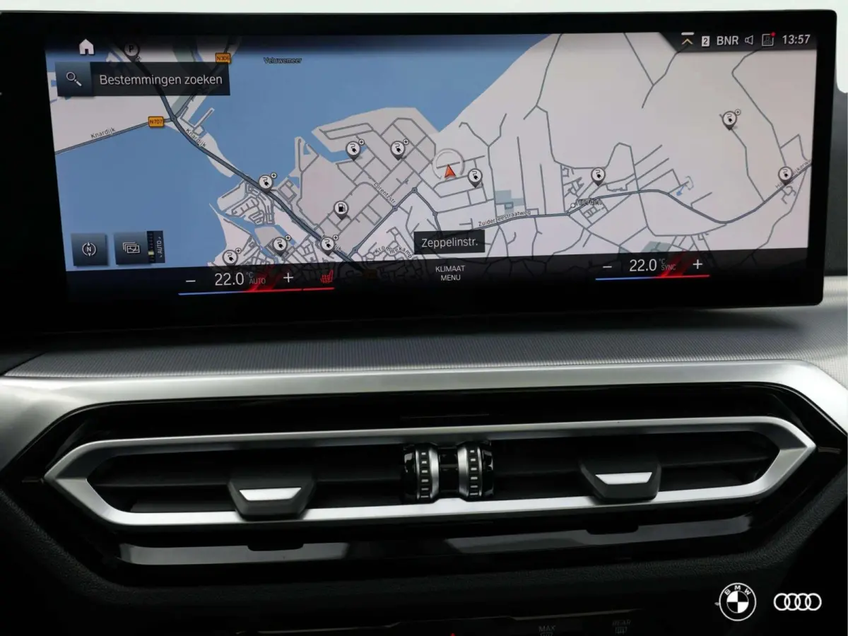 330e M SPORT / PANODAK / ACC / HARMANKARDON / TREKHAAK / 19"
