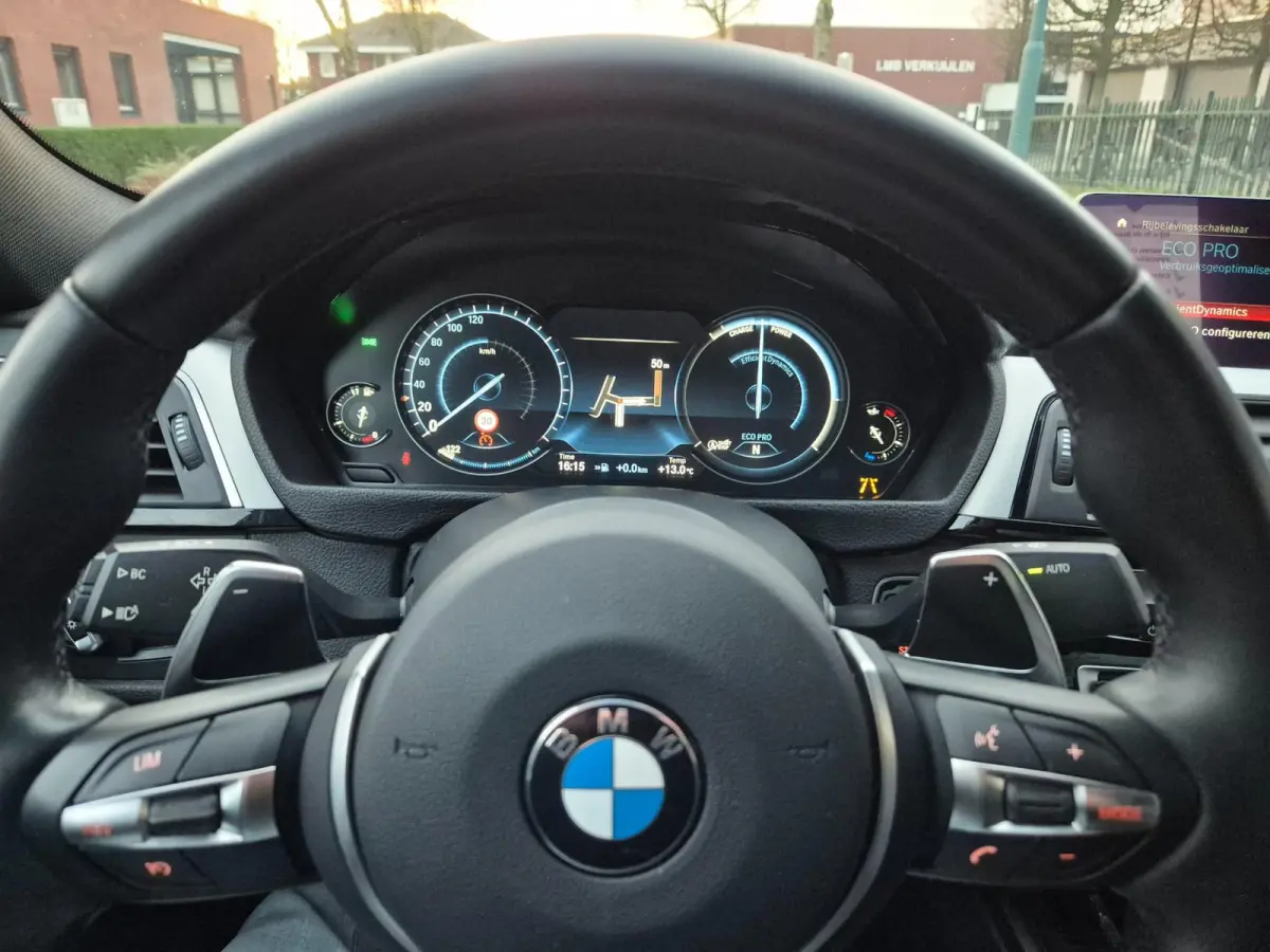 320i M Sport Ed Apple CarPlay Trekhaak Camera Line Assist Shadow Executive