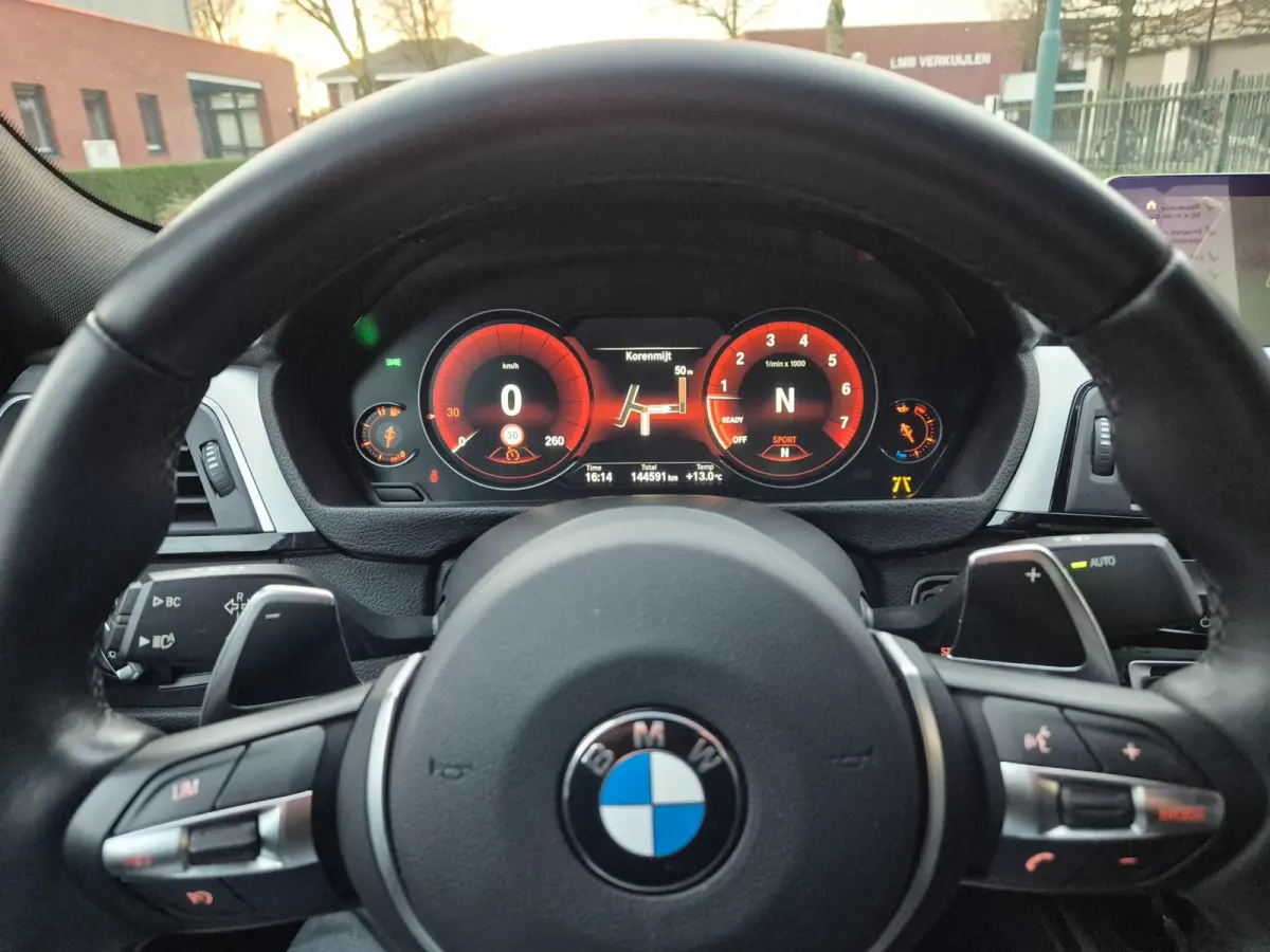 320i M Sport Ed Apple CarPlay Trekhaak Camera Line Assist Shadow Executive