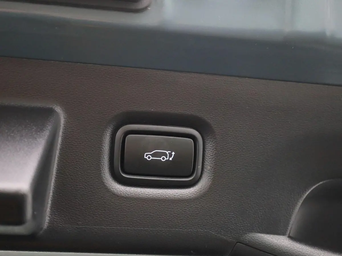 58kWh Core AUTOMAAT | ADAPTIEVE CRUISE | NAVIGATIE | CAMERA | APPLE CARPLAY | PDC | LMV | WINTERPAKKET | DAB | ELEKTRISCHE KOFFERKLEP |