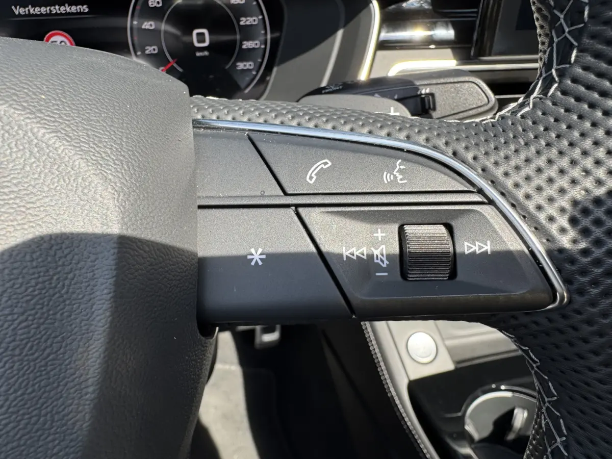 40 TFSI quattro S-line Competition