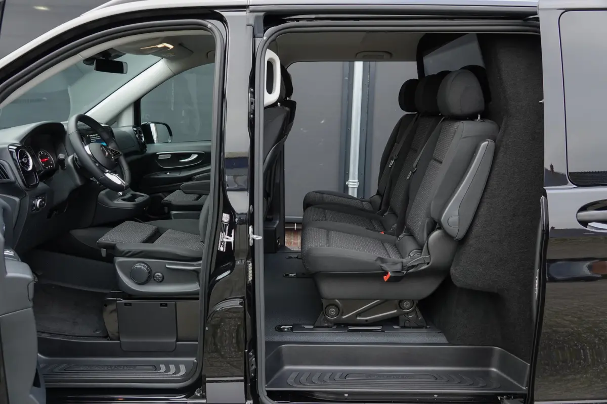 119Cdi 190Pk 9G-Tronic Aut. | Dubbele Cabine | Mixto Select Sport | Lang | 360° Camera | 2xSchuifdeur | 20'' | Obsidian Black