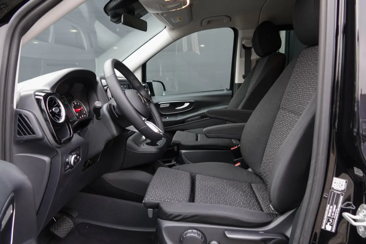 119Cdi 190Pk 9G-Tronic Aut. | Dubbele Cabine | Mixto Select Sport | Lang | 360° Camera | 2xSchuifdeur | 20'' | Obsidian Black