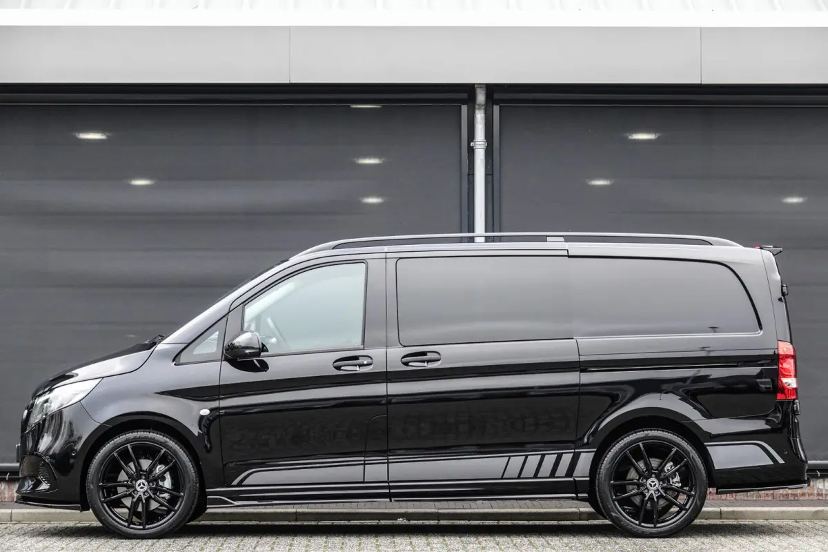 119Cdi 190Pk 9G-Tronic Aut. | Dubbele Cabine | Mixto Select Sport | Lang | 360° Camera | 2xSchuifdeur | 20'' | Obsidian Black
