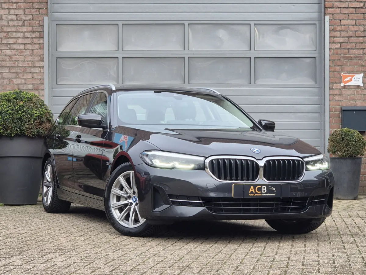 530e Business E plus Hybrid. IN ABSOLUTE NIEUWSTAAT.