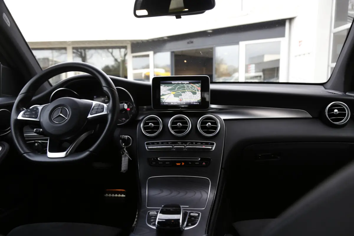 350e 4MATIC Plug in hybride*Perfect Onderh.*AMG Interieur/Afneemb. Trekhaak/Treeplanken/High Perfr. LED Koplampen/Half Leder/Stoelverw./Standkachel/Parkeersens.V+A/18 inch LM*